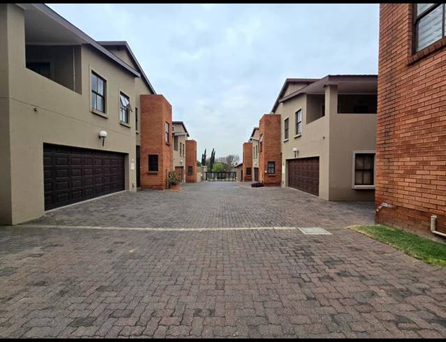 3 BEDROOM CLUSTER FOR SALE IN ALBERANTE